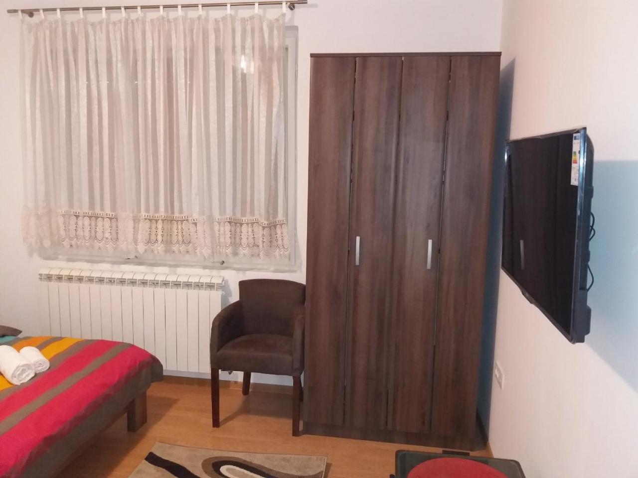 ツェティニェApartman Donji Krajアパートメント エクステリア 写真