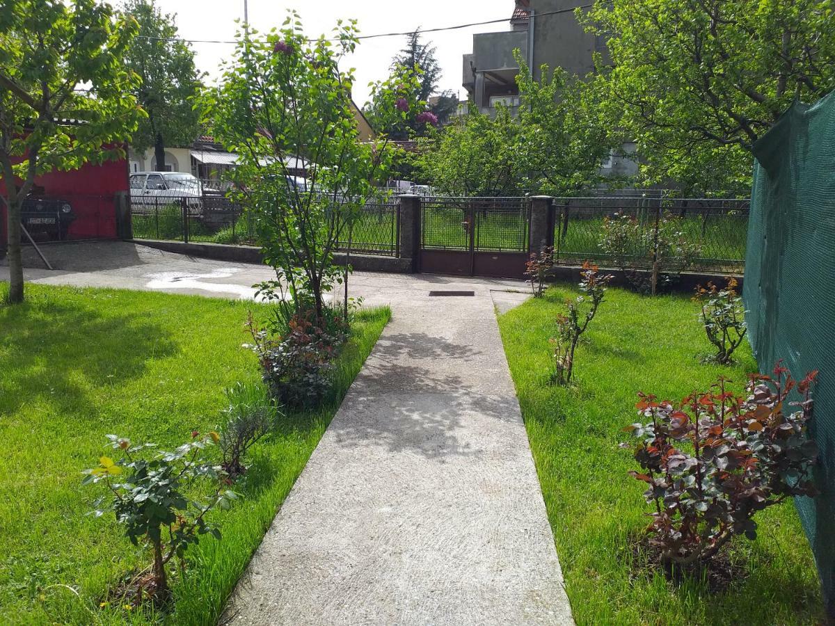 ツェティニェApartman Donji Krajアパートメント エクステリア 写真